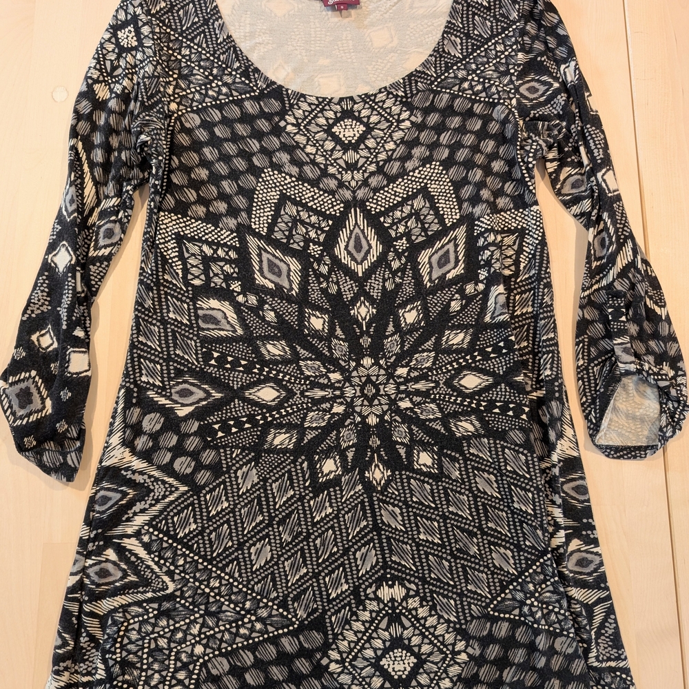 Black and Cream Geometric Pattern Top